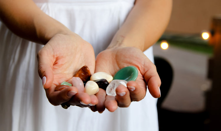 Joyas con piedras y gemas naturales como turquesa, sodalita, labradorita