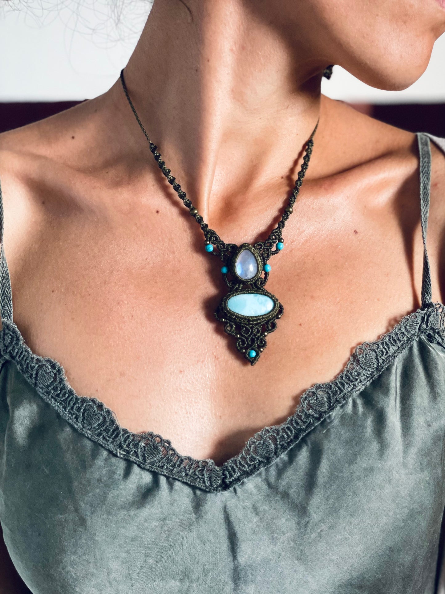 Collar con Larimar y Piedra de Luna