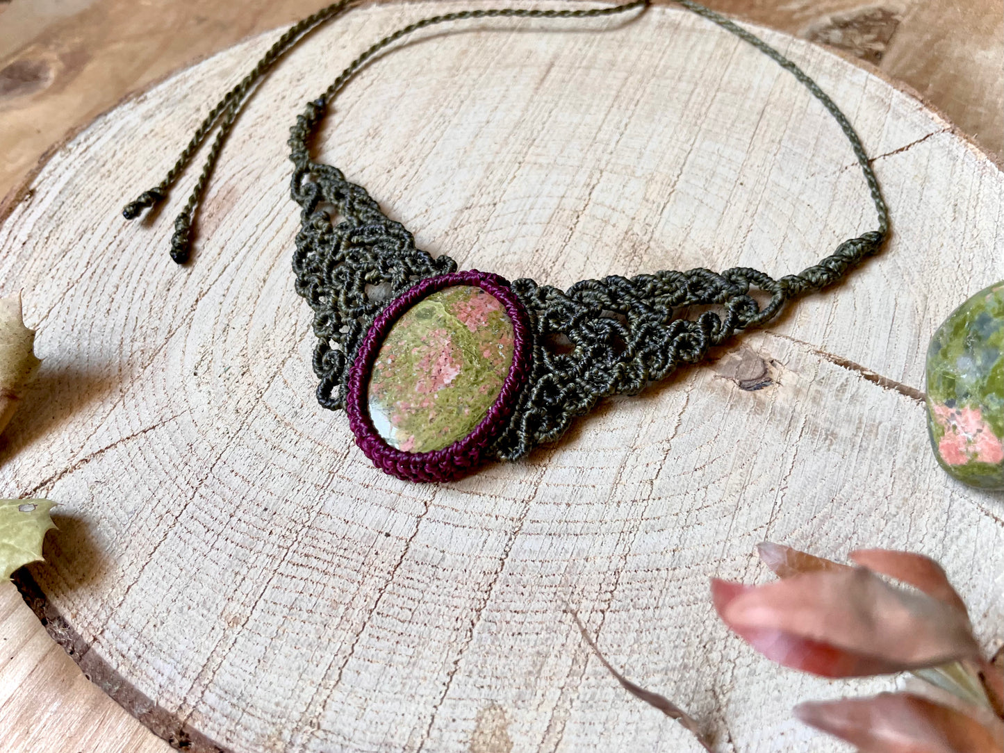 Collar-gargantilla de Unakita