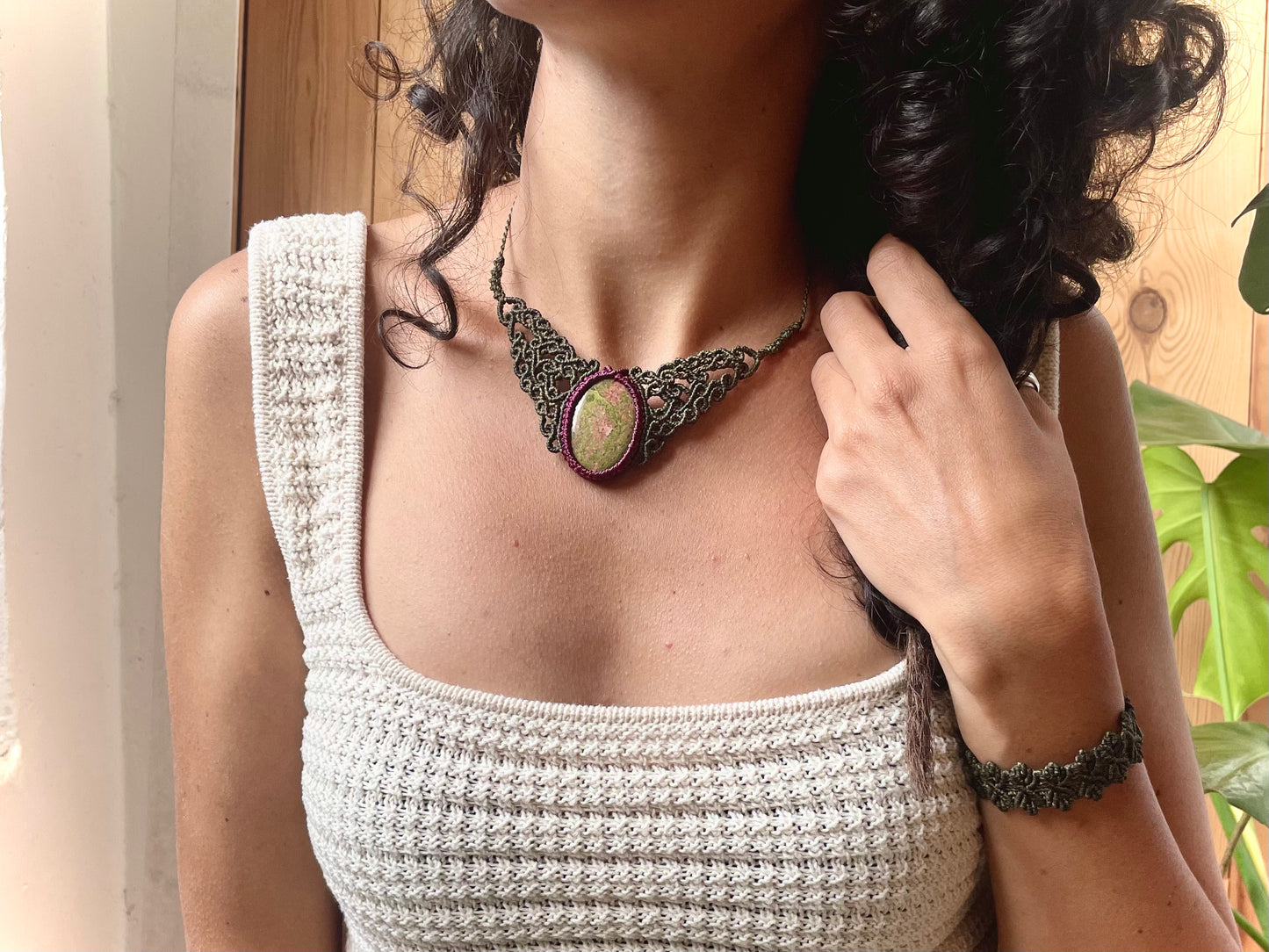 Collar-gargantilla de Unakita