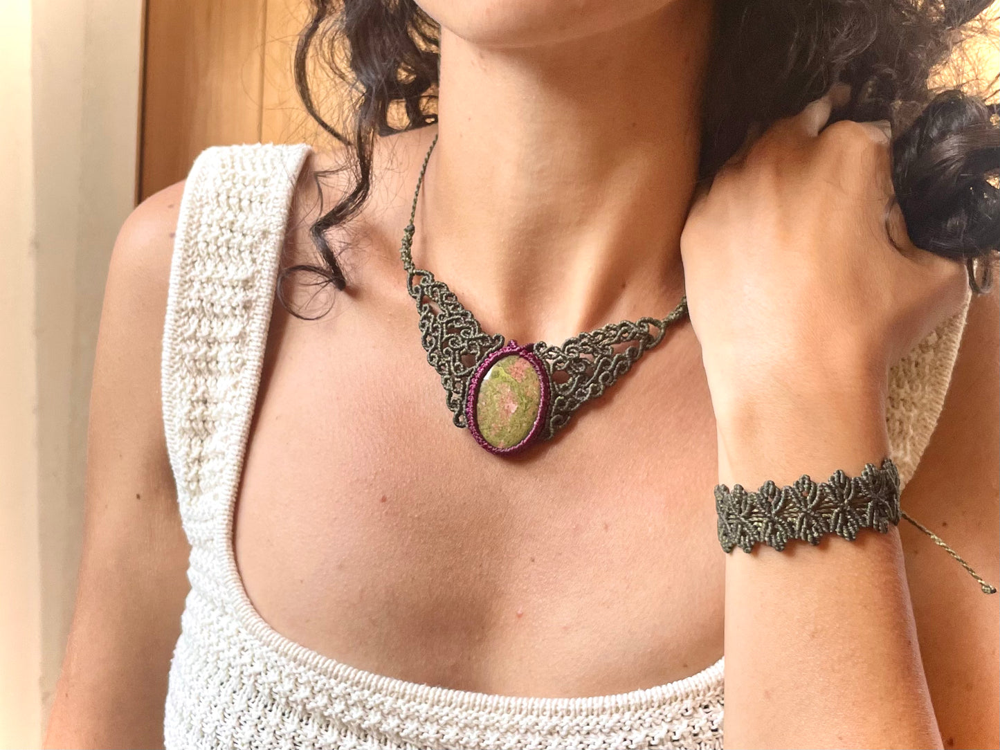 Collar-gargantilla de Unakita