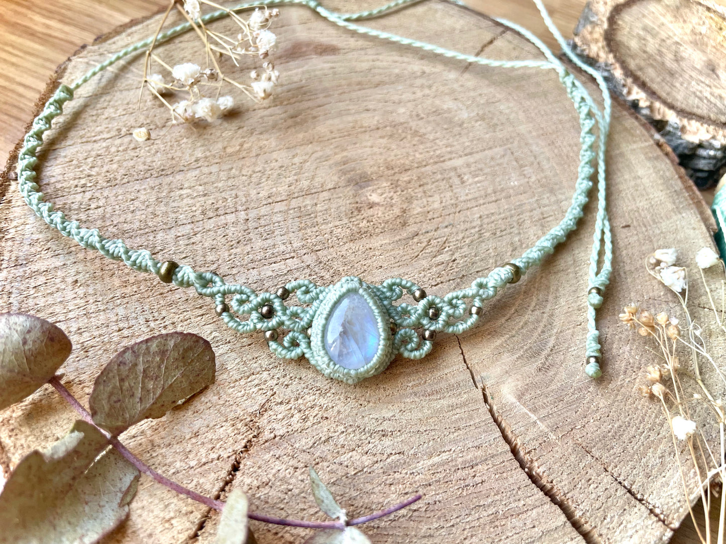 Tiara o gargantilla de piedra luna