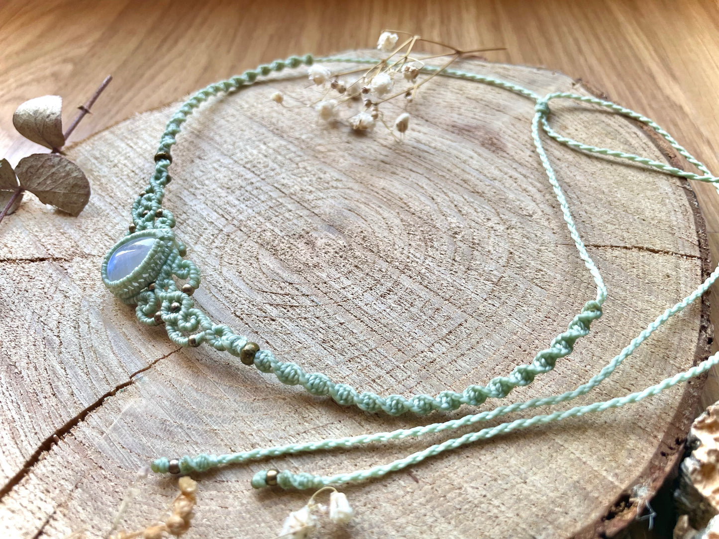 Tiara o gargantilla de piedra luna