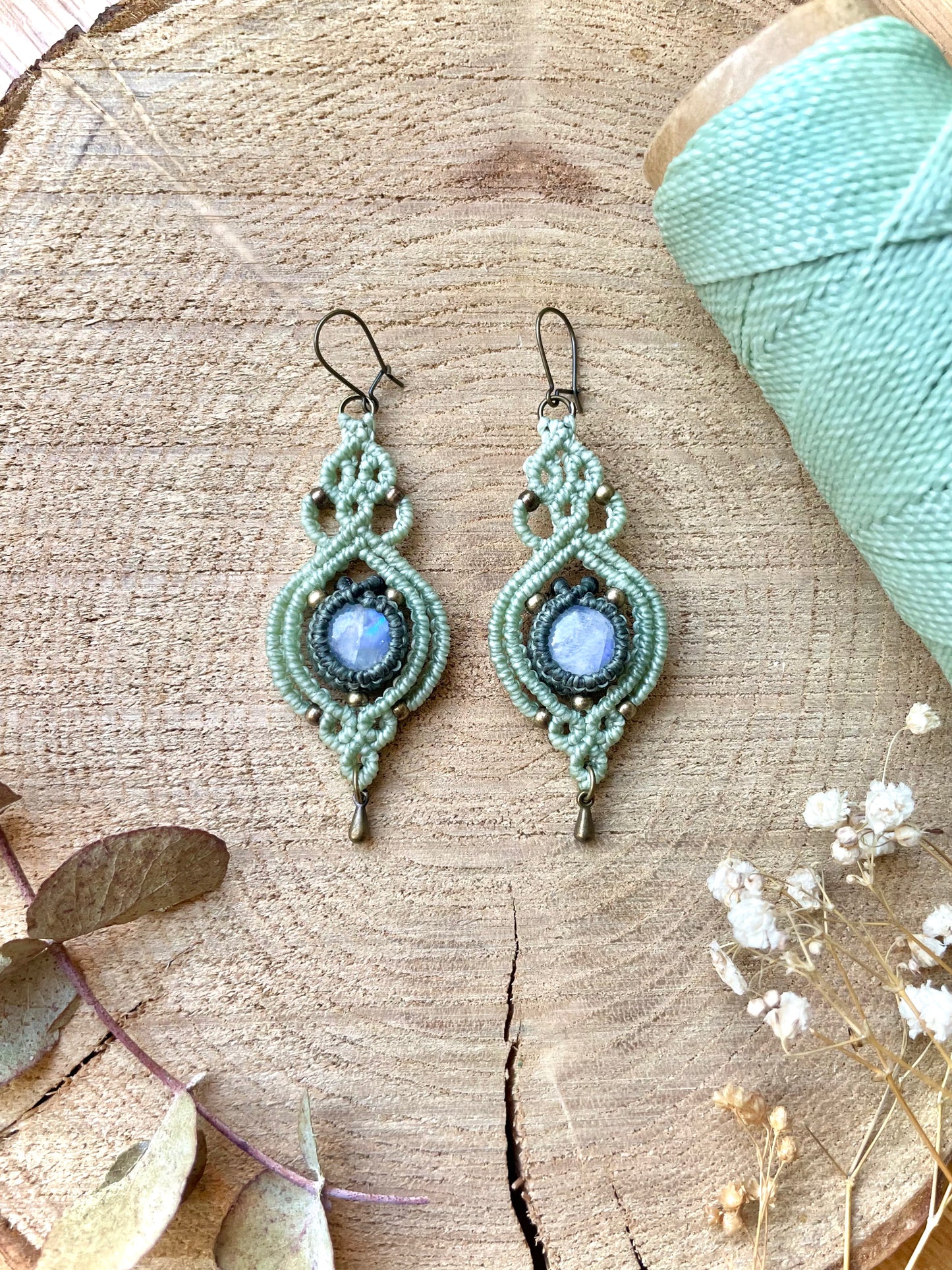 Pendientes verdes con piedra luna