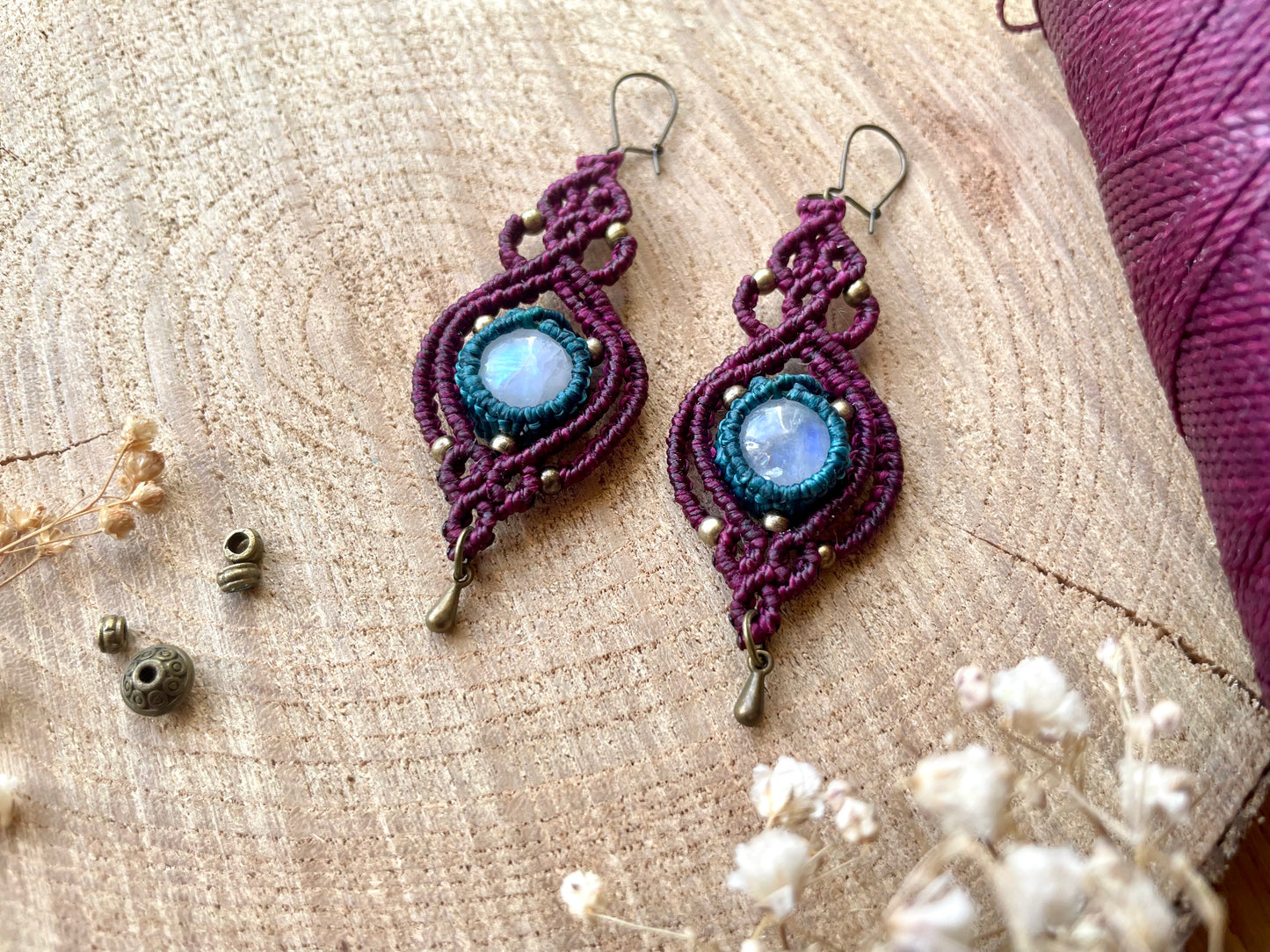 Pendientes púrpura de piedra de luna