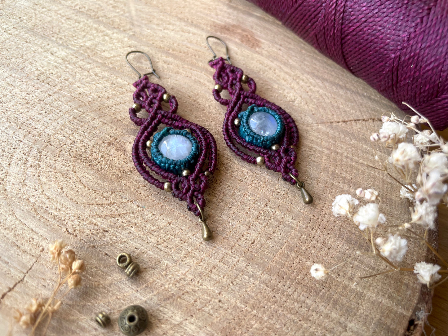Pendientes púrpura de piedra de luna