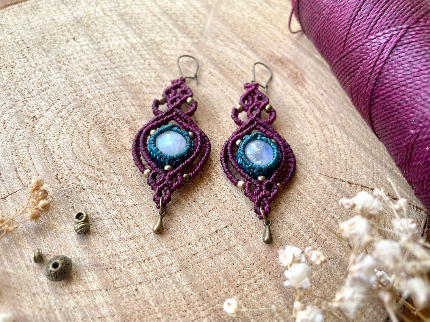 Pendientes púrpura de piedra de luna