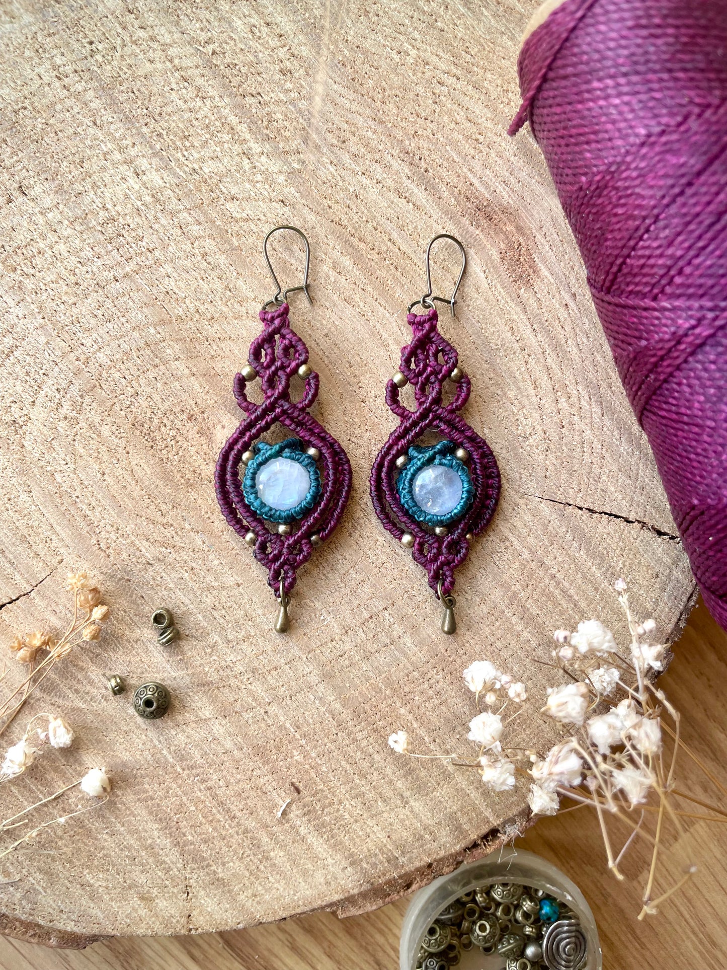 Pendientes púrpura de piedra de luna