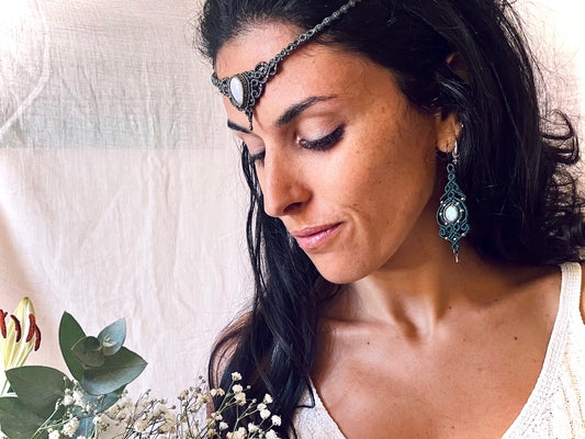 Tiara o gargantilla de piedra de luna en azul y verde