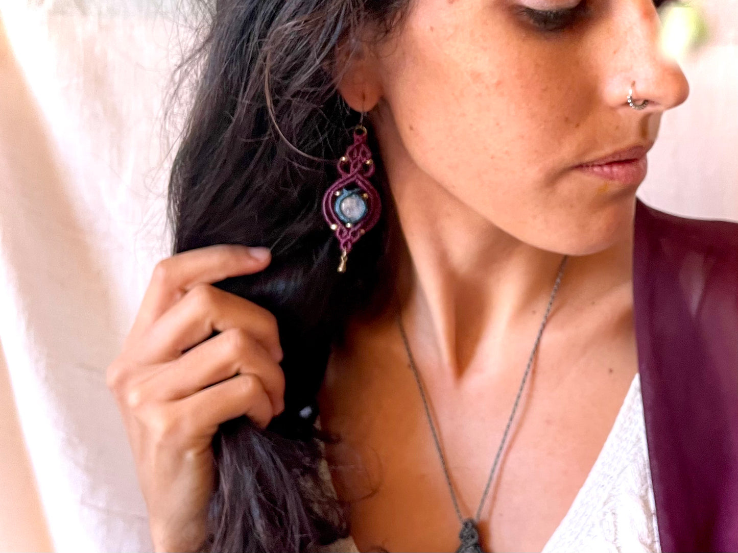Pendientes púrpura de piedra de luna