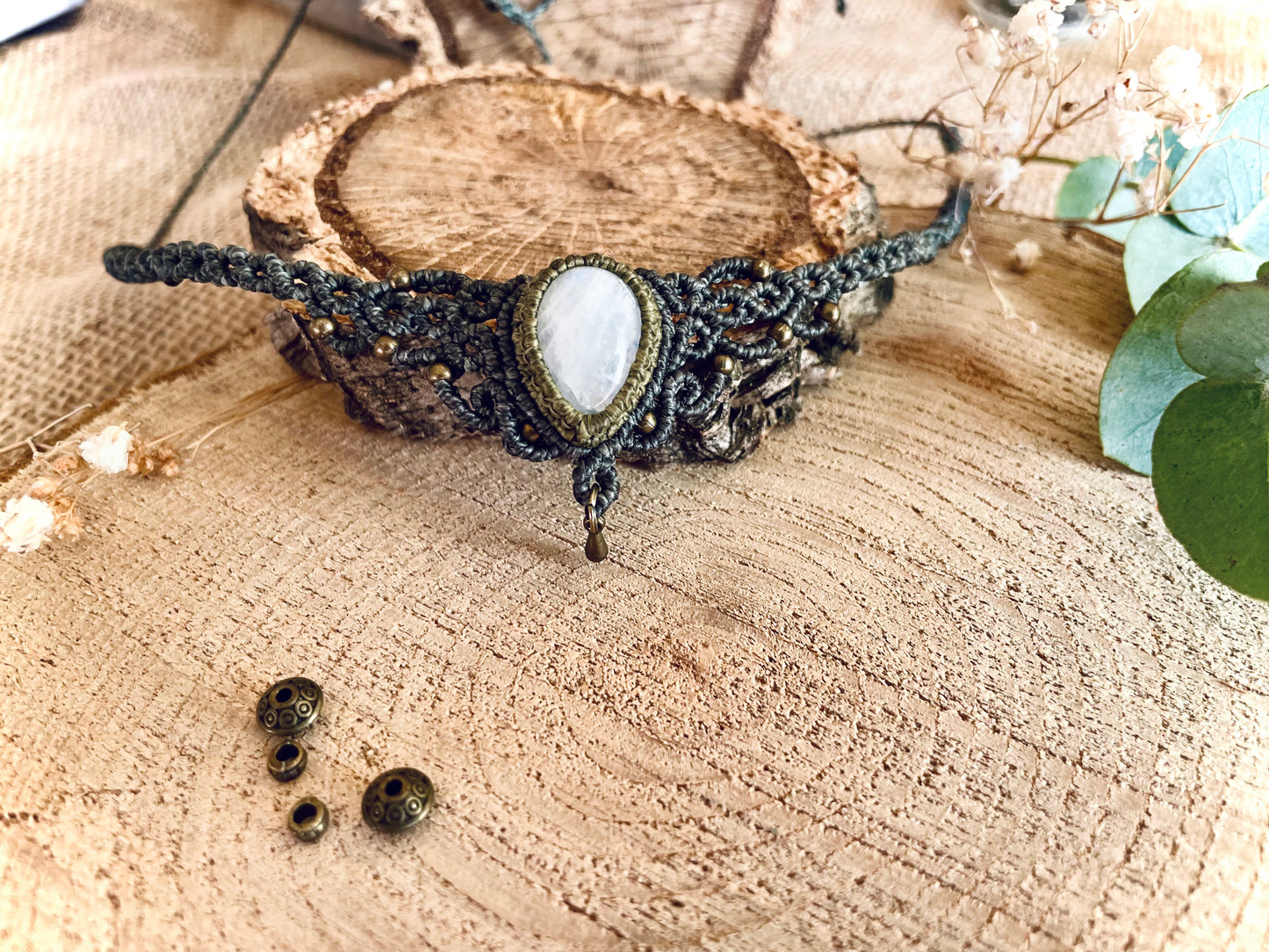 Tiara o gargantilla de piedra de luna en azul y verde