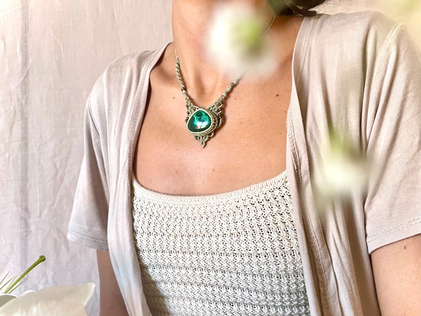 Collar en verde aguamarina con malaquita
