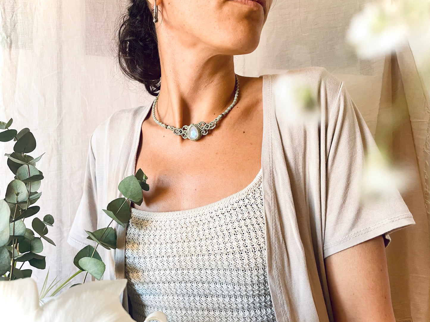 Tiara o gargantilla de piedra luna