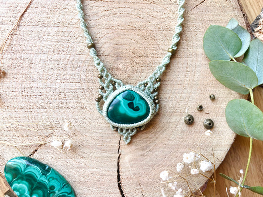 Collar en verde aguamarina con malaquita
