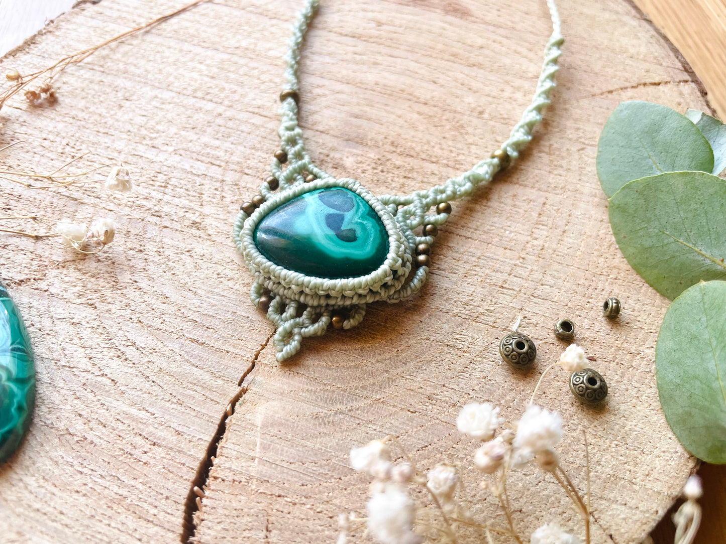 Collar en verde aguamarina con malaquita