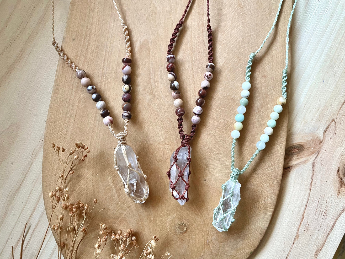 Amuleto punta de cuarzo con jaspe