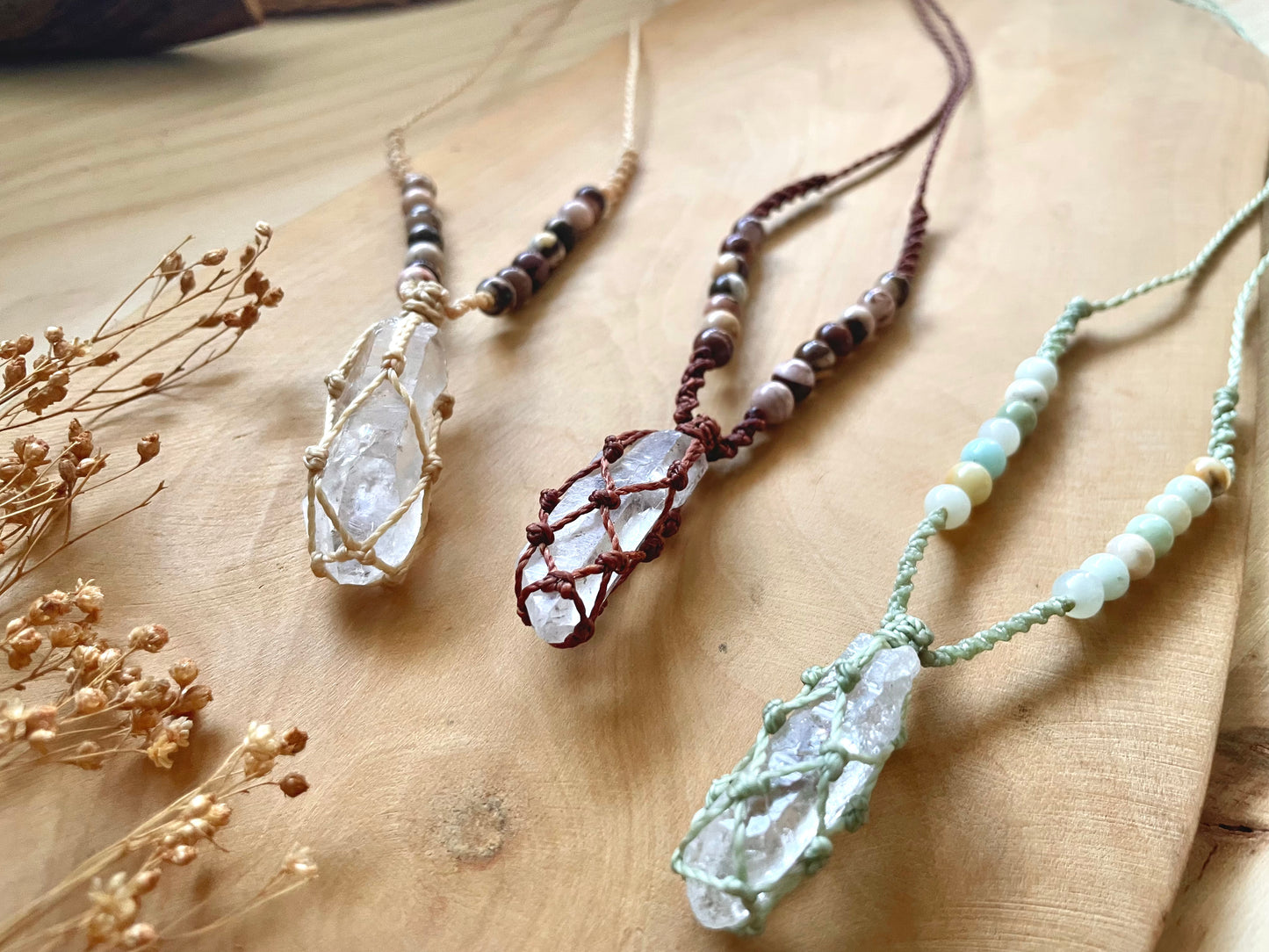 Amuleto punta de cuarzo con jaspe