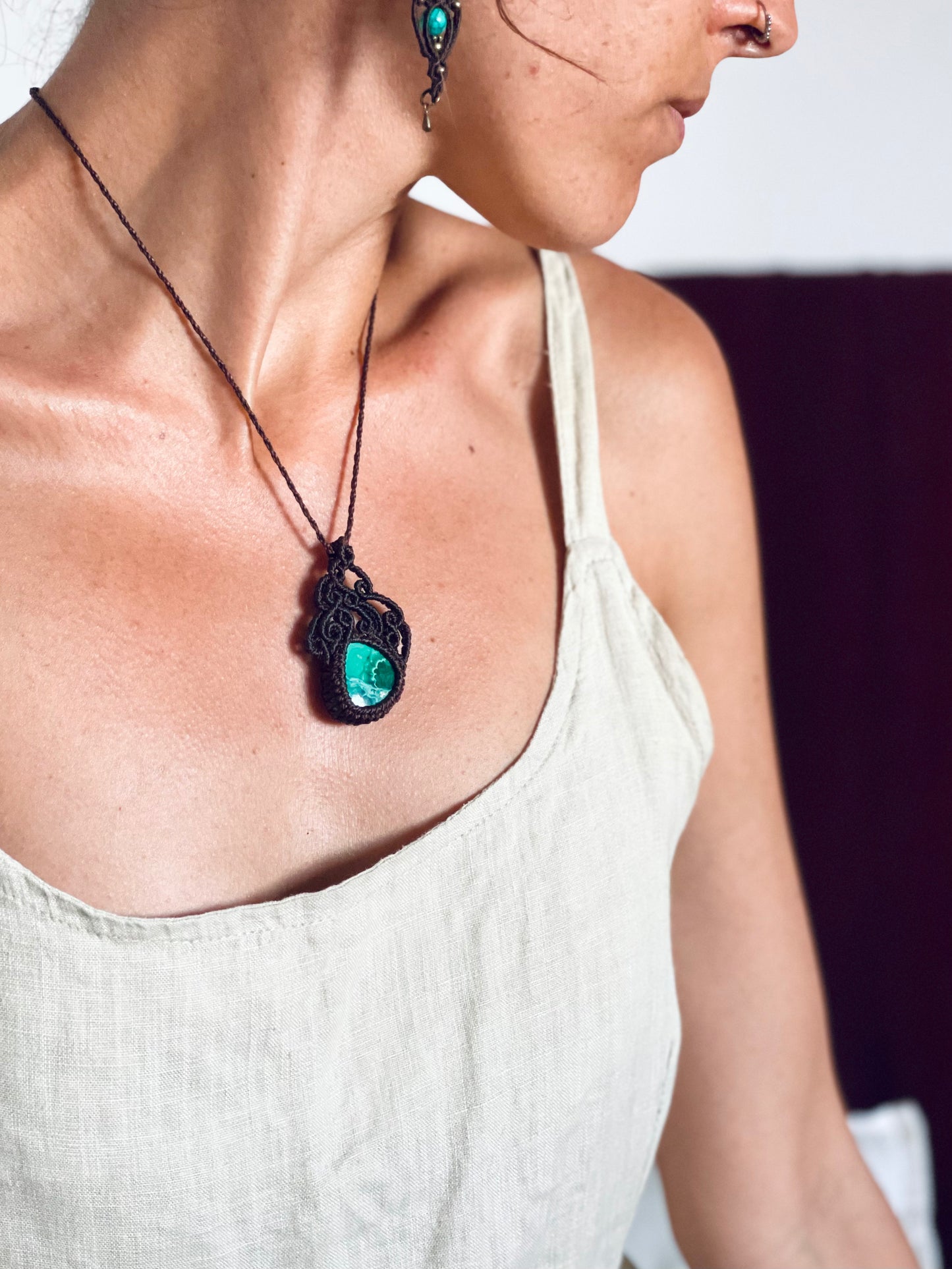 Colgante asimétrico de malaquita