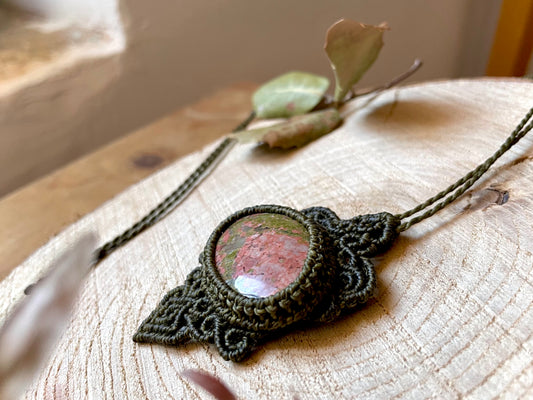 Colgante grande de unakita