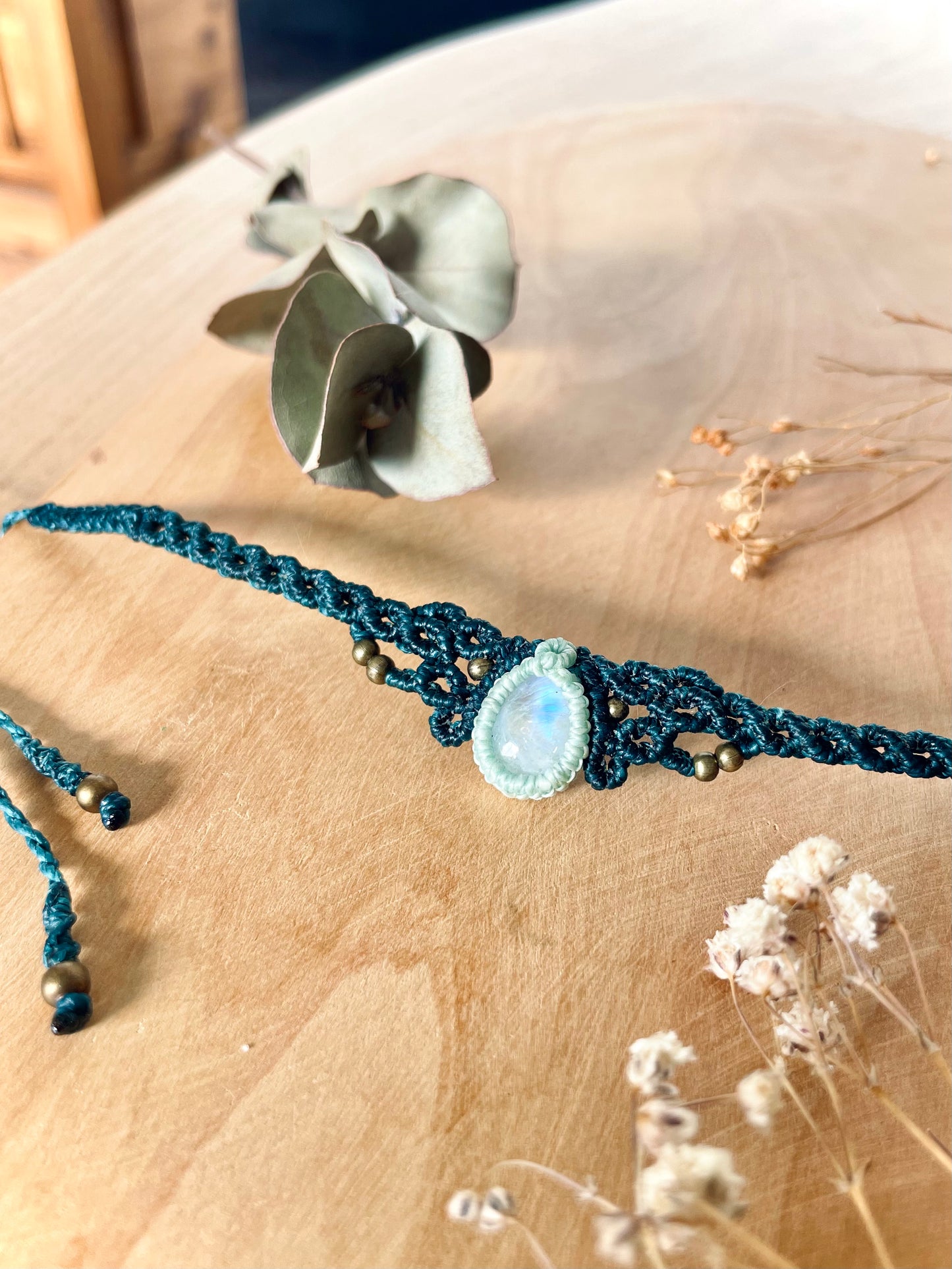 Gargantilla o Tiara azul con piedra de Luna