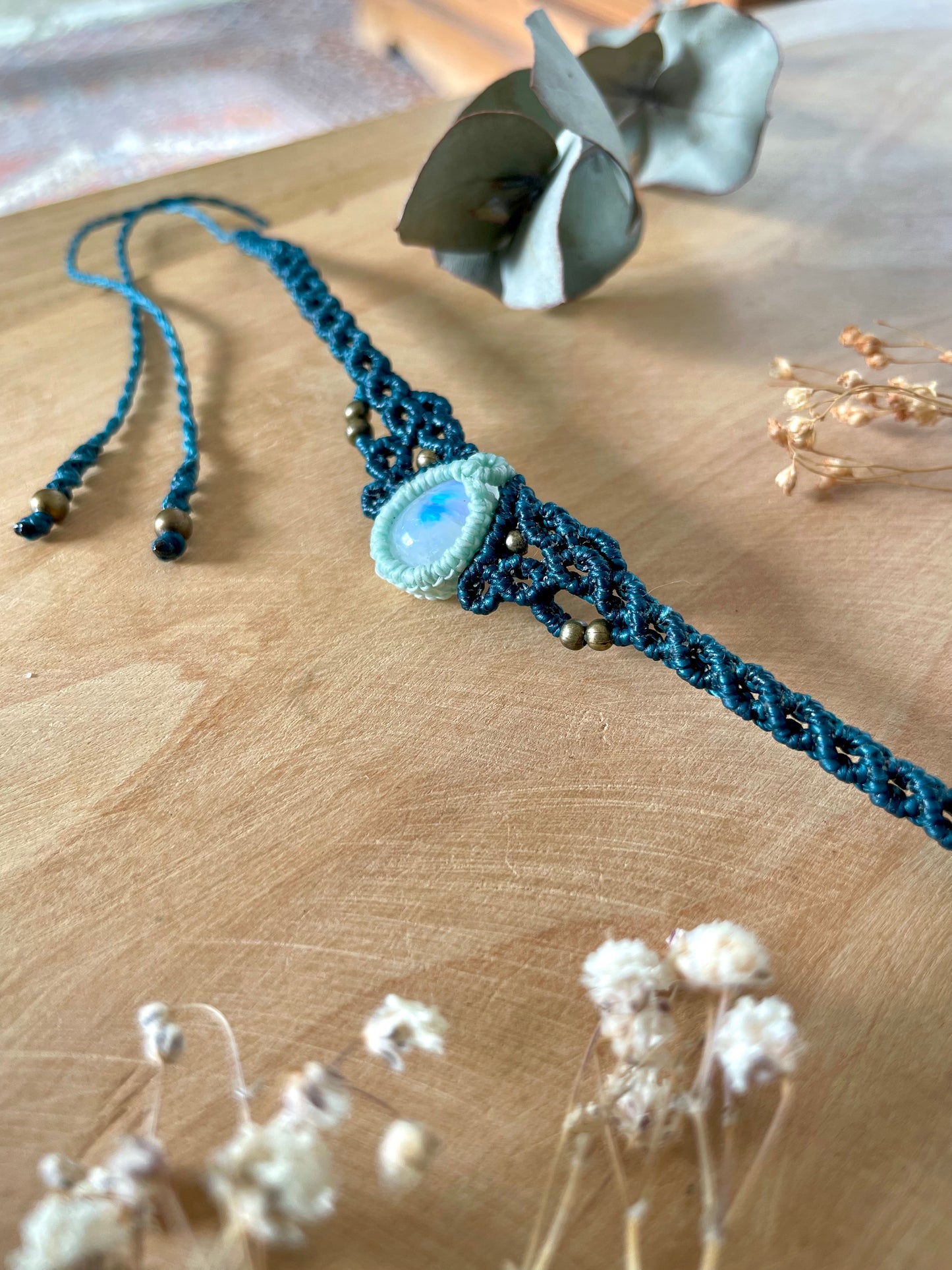 Gargantilla o Tiara azul con piedra de Luna