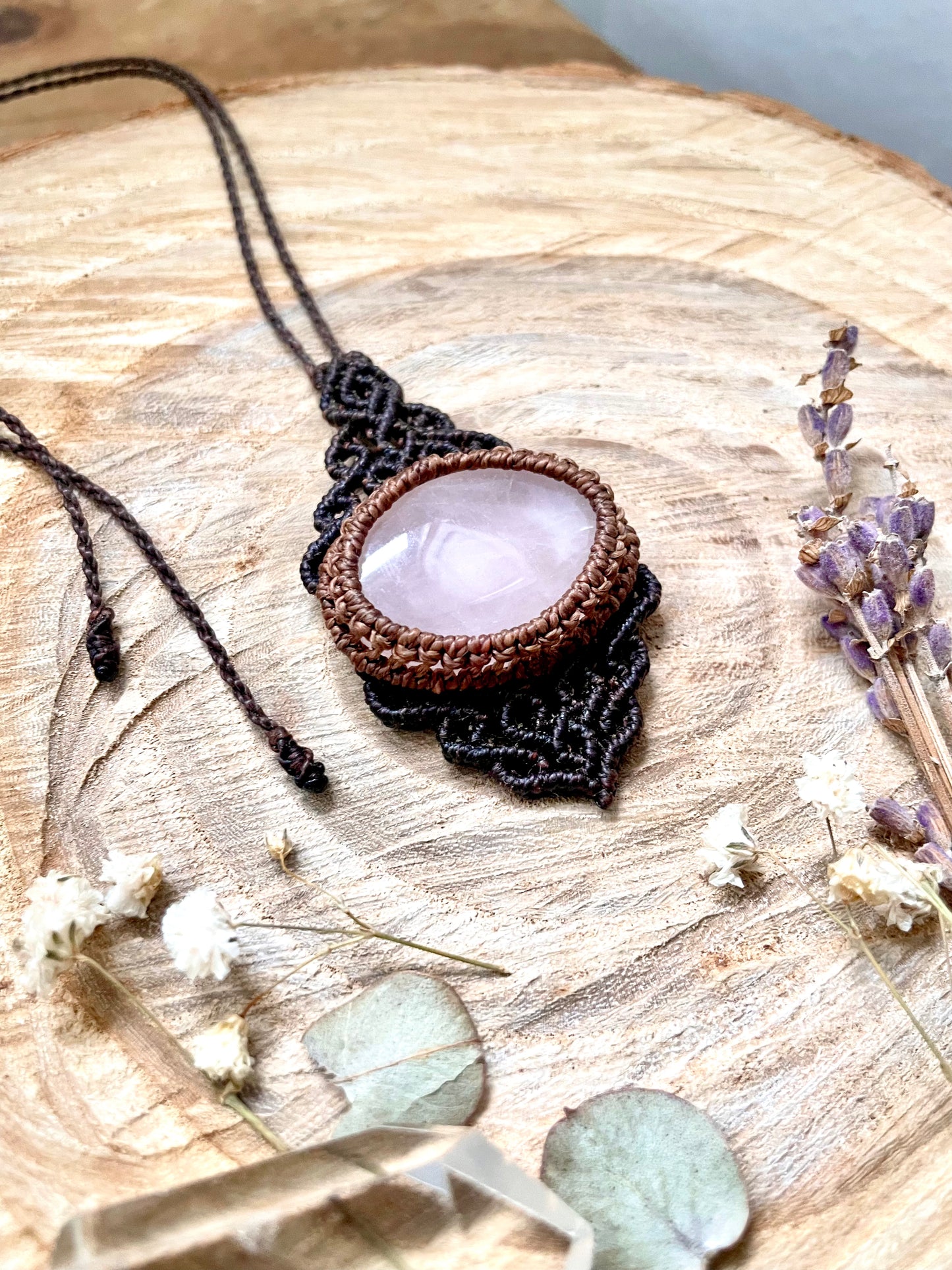 Colgante de cuarzo rosa en tonos marrones
