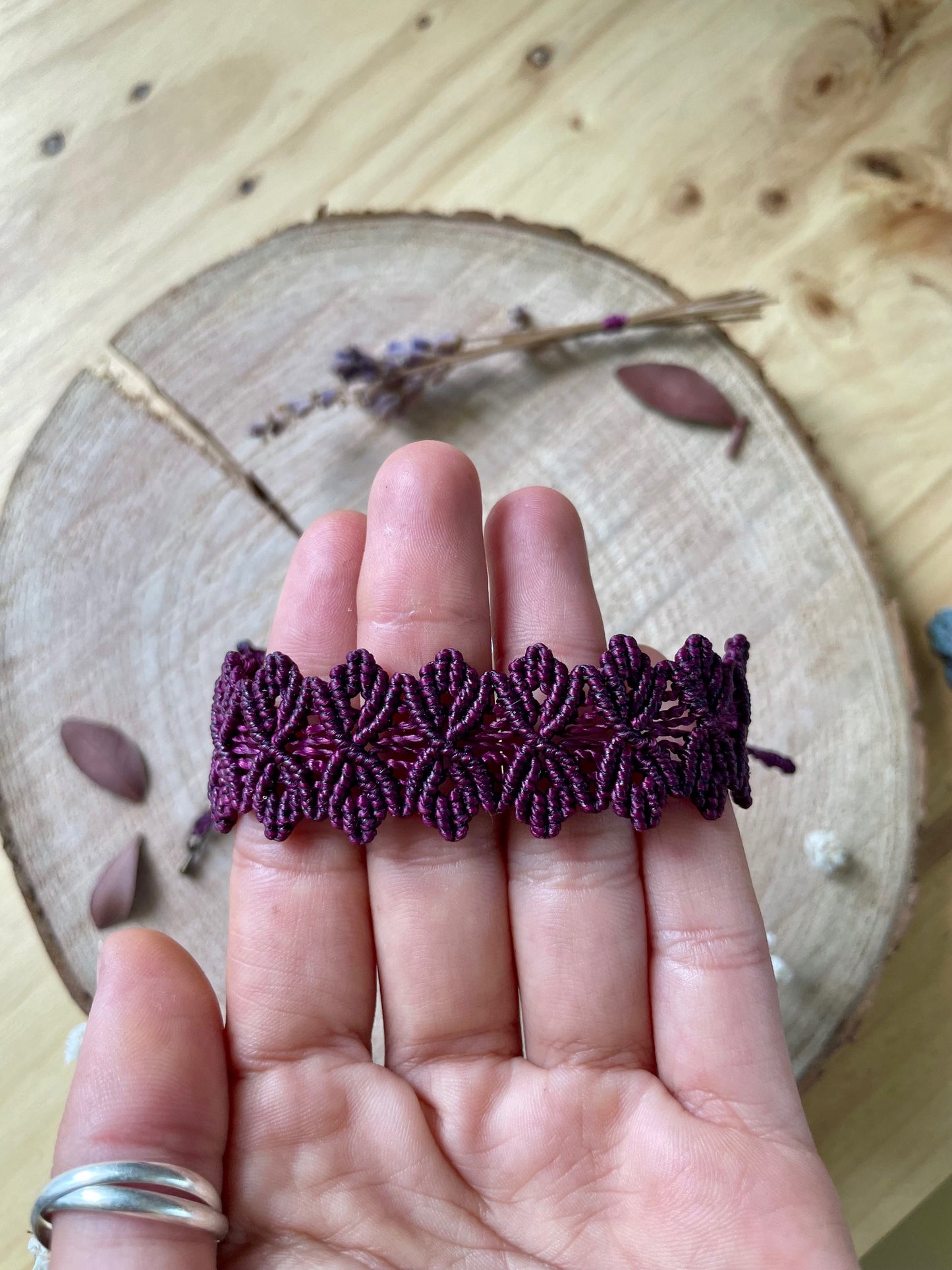 Pulseras de hilo en varios colores