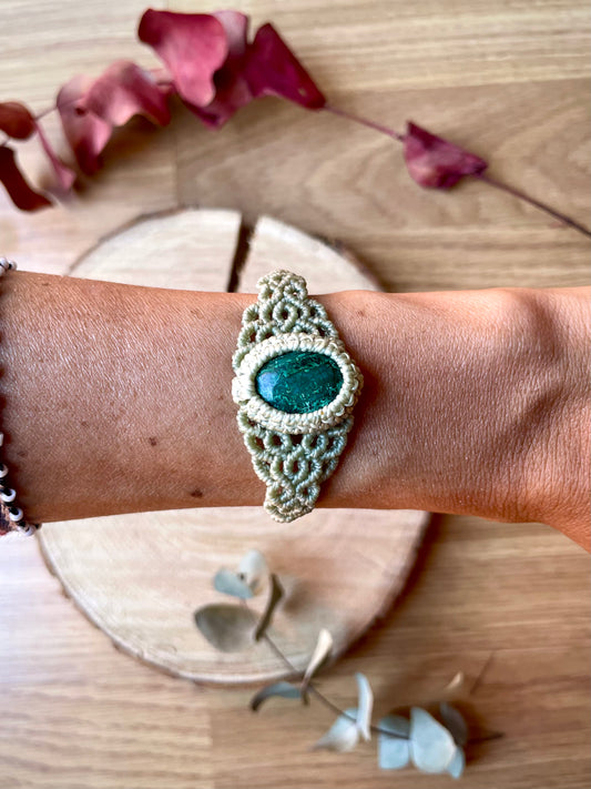 Pulsera con crisocola en color claro
