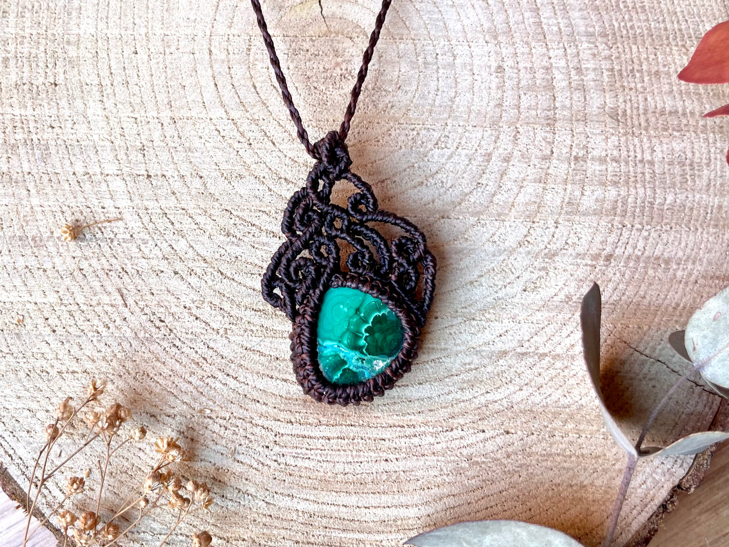 Colgante asimétrico de malaquita