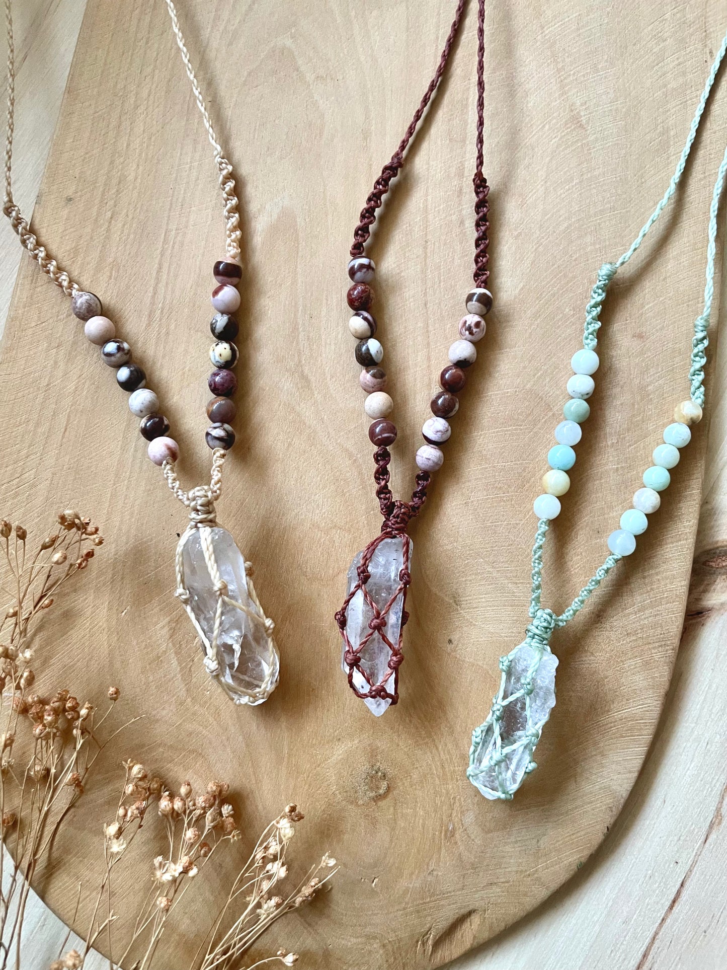 Amuleto punta de cuarzo con jaspe