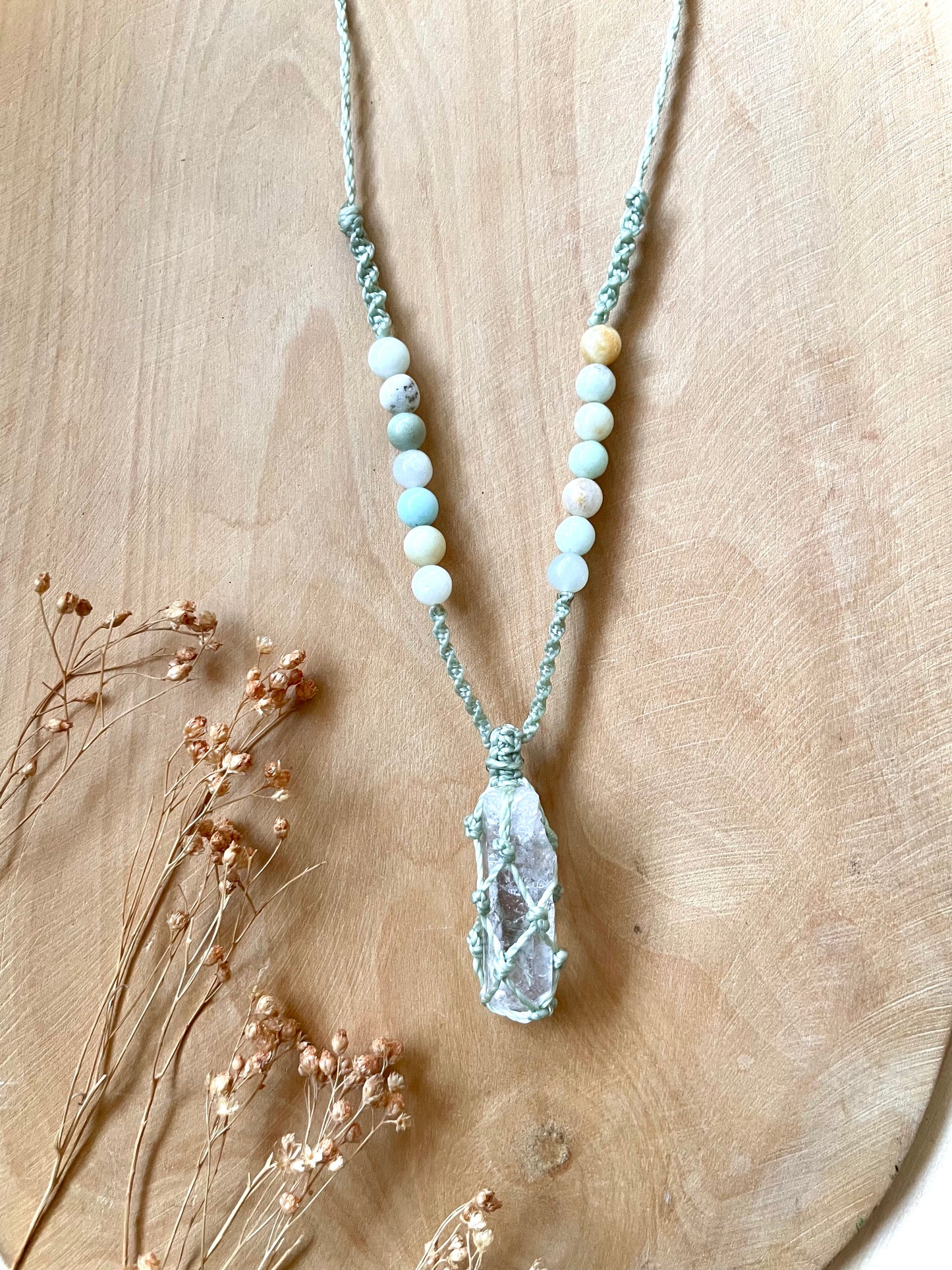 Amuleto punta de cuarzo con jaspe